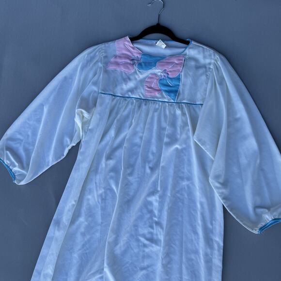 NATORI White Long Sleeve Ivory Silky Nightgown Applique Embroidered Floral Sz M - Picture 2 of 9